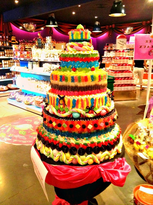 Un anniversaire haut en couleur et en bonbons