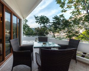 Customisez votre balcon comme bon vous semble grâce à des meubles d'extérieur