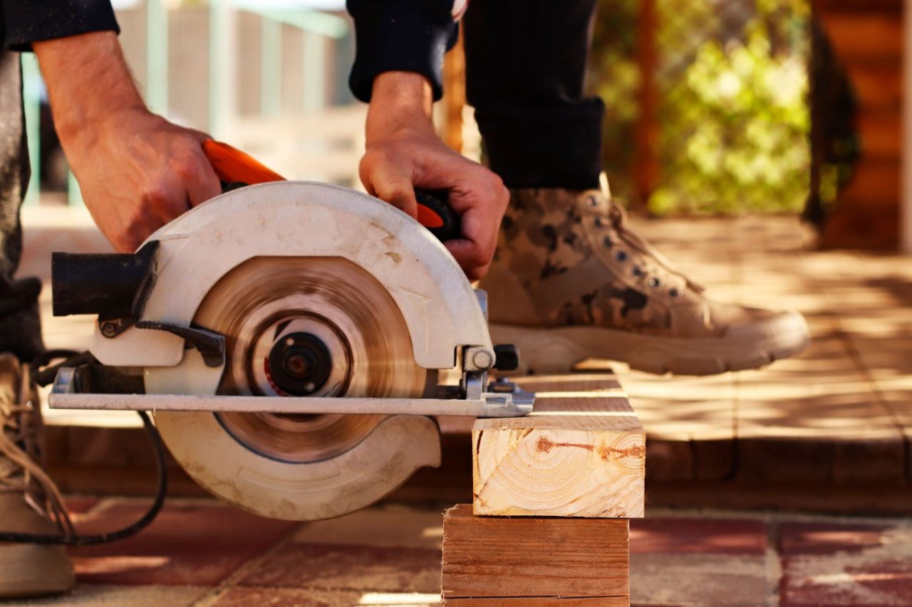 How to select the right circular saw blade for wood?