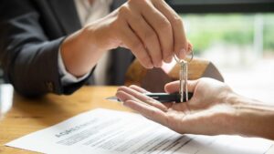 agent immobilier avec des clients