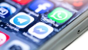 réseaux sociaux sur téléphone