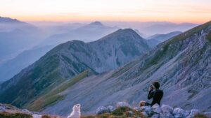 voyageur avec un appareil photo