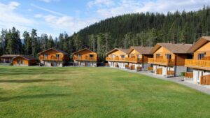 Maison en bois dans la montagne