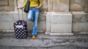 femme en vacance seule