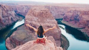 voyageuse heureuse